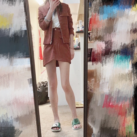 Red jacket + skirt - Picture 3 of 3